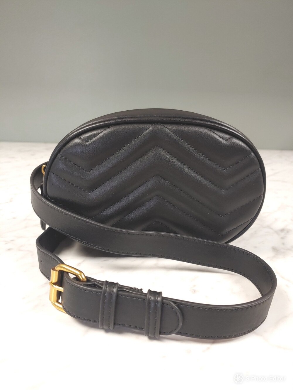 Geestock Black faux leather crossbody/belt chevron quilted bag detachable strap